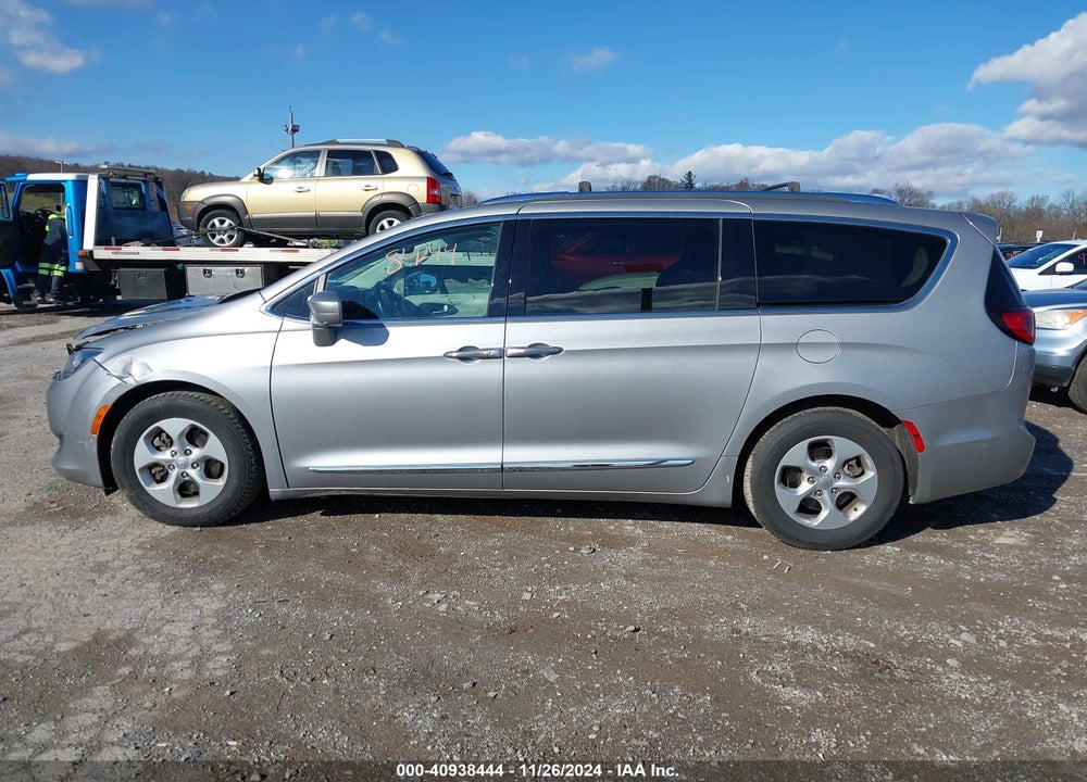 2017 CHRYSLER PACIFICA TOURING L PLUS VIN: 2C4RC1EG2HR564809