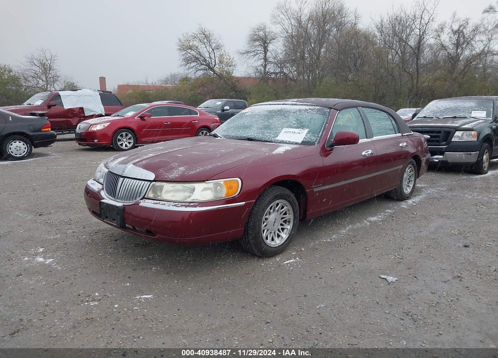 1999 LINCOLN TOWN CAR SIGNATURE VIN: 1LNFM82W7XY610838