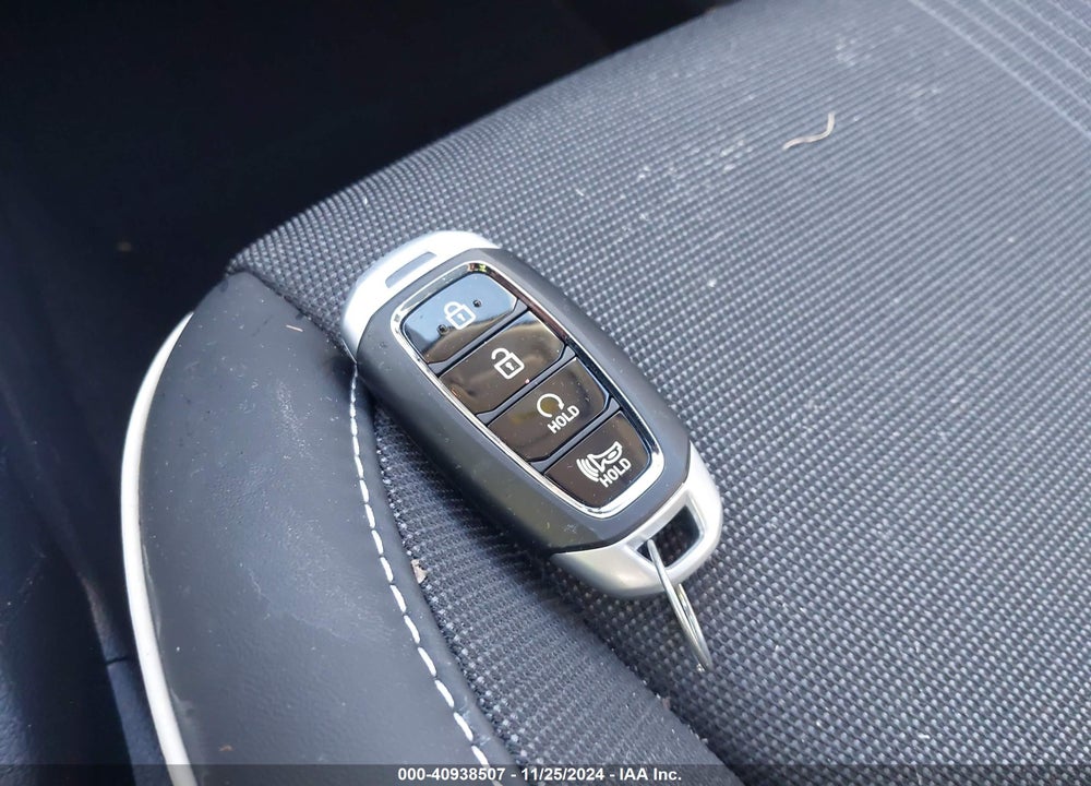 2024 HYUNDAI VENUE LIMITED VIN: KMHRC8A39RU306931