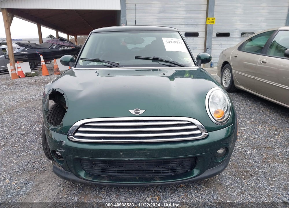 2011 MINI COOPER VIN: WMWSU3C56BTX96032