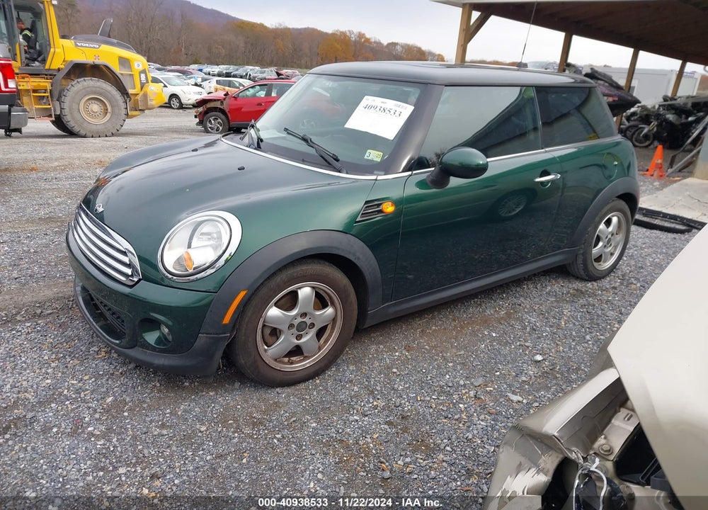 2011 MINI COOPER VIN: WMWSU3C56BTX96032