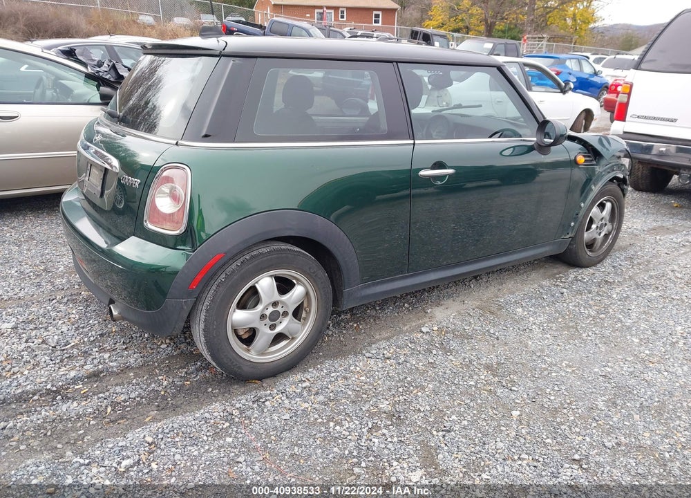2011 MINI COOPER VIN: WMWSU3C56BTX96032