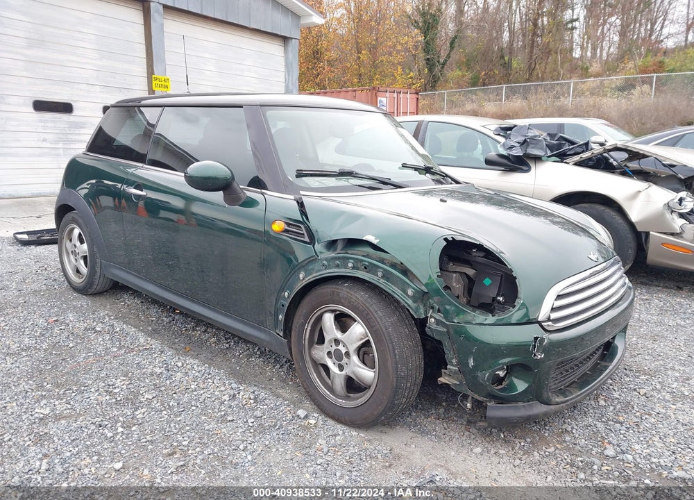 2011 MINI COOPER VIN: WMWSU3C56BTX96032