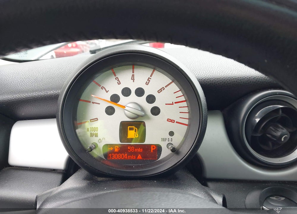 2011 MINI COOPER VIN: WMWSU3C56BTX96032
