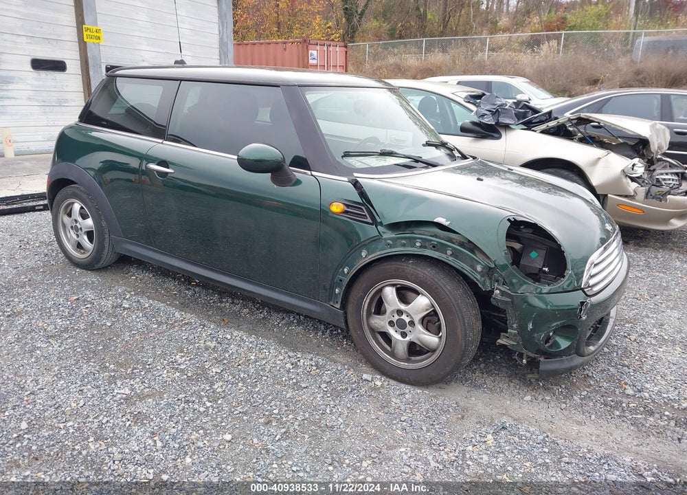 2011 MINI COOPER VIN: WMWSU3C56BTX96032