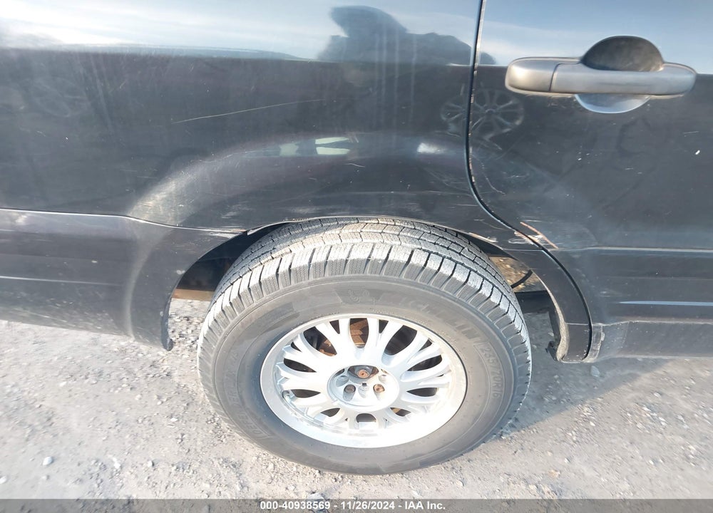 2005 HONDA PILOT EX-L VIN: 2HKYF18545H520588