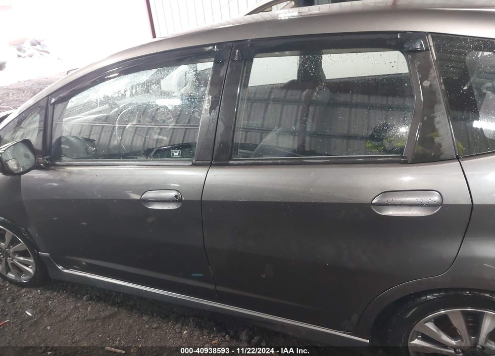 2013 HONDA FIT SPORT VIN: JHMGE8H55DC004403