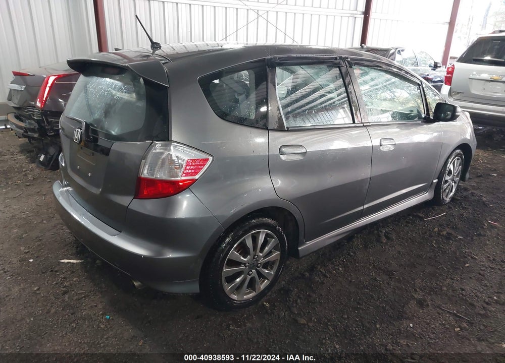 2013 HONDA FIT SPORT VIN: JHMGE8H55DC004403