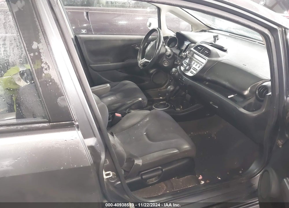 2013 HONDA FIT SPORT VIN: JHMGE8H55DC004403