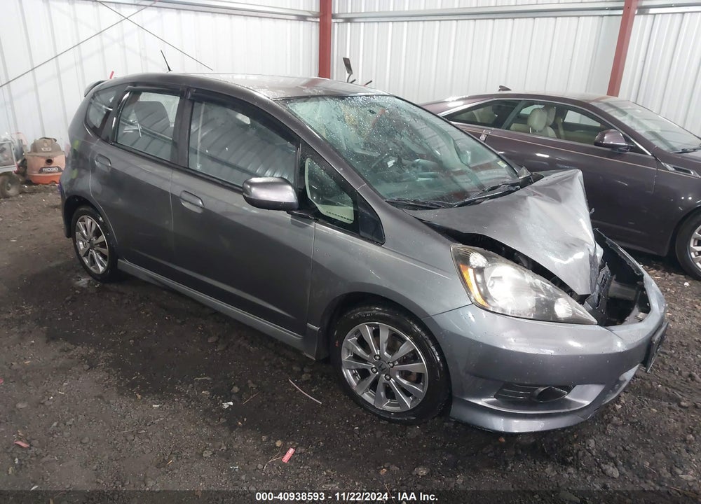 2013 HONDA FIT SPORT VIN: JHMGE8H55DC004403