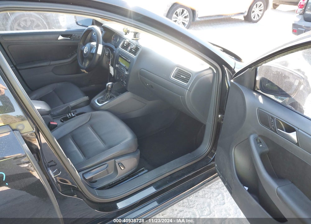 2014 VOLKSWAGEN JETTA 1.8T SE VIN: 3VWD17AJ1EM402951
