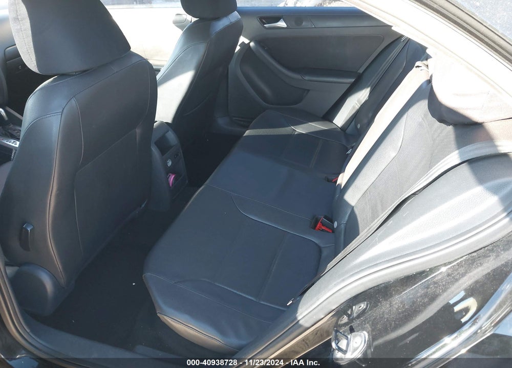 2014 VOLKSWAGEN JETTA 1.8T SE VIN: 3VWD17AJ1EM402951