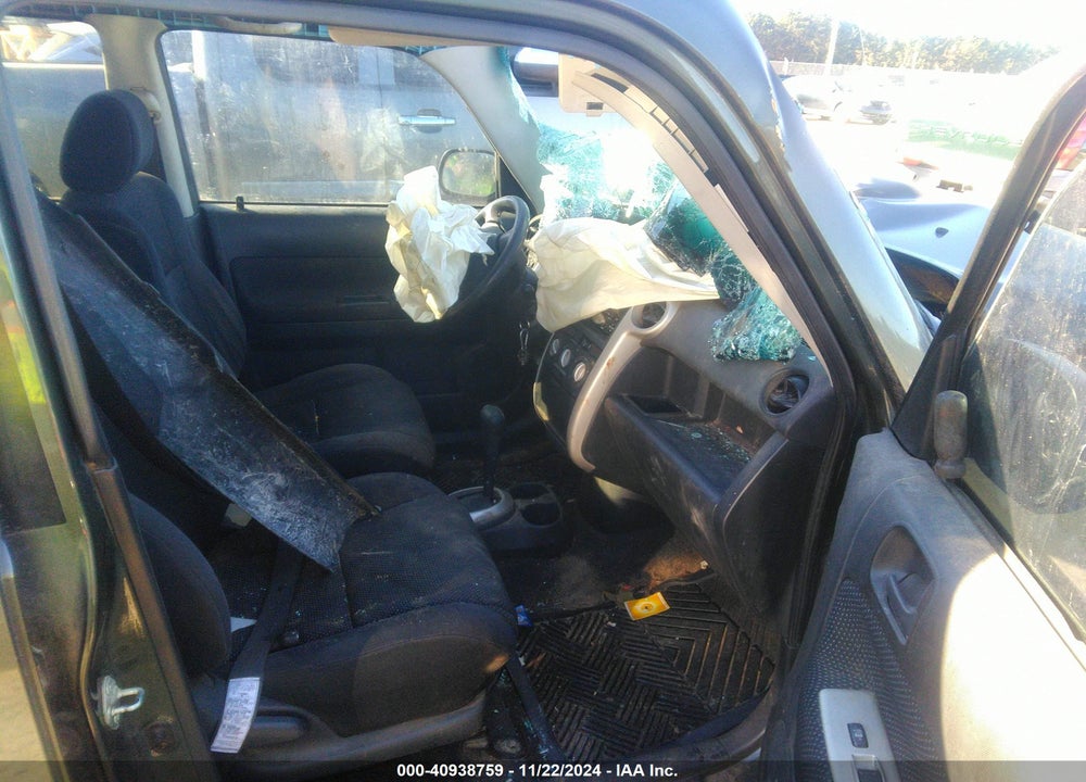 2005 SCION XB VIN: JTLKT324750208602