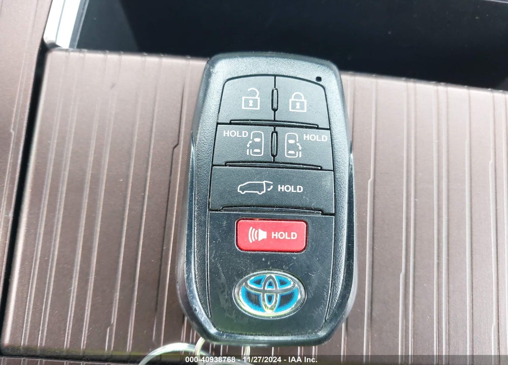 2022 TOYOTA SIENNA XLE VIN: 5TDYSKFC0NS049181