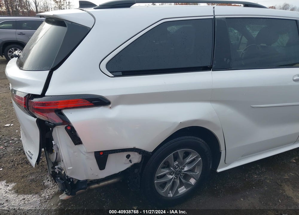 2022 TOYOTA SIENNA XLE VIN: 5TDYSKFC0NS049181
