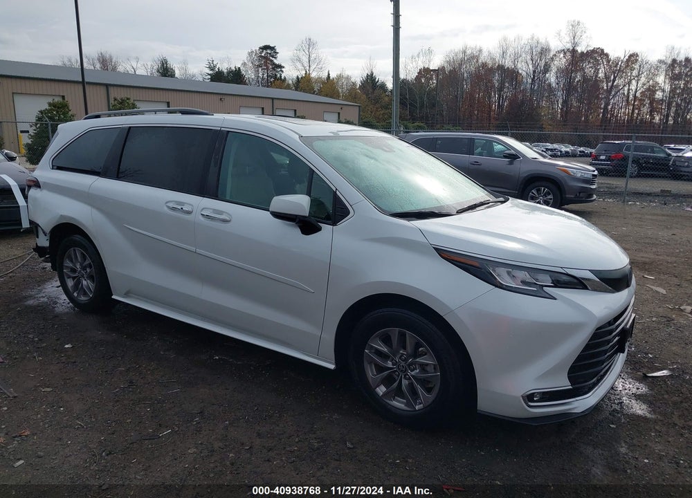 2022 TOYOTA SIENNA XLE VIN: 5TDYSKFC0NS049181