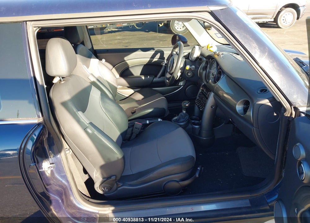 2006 MINI COOPER S VIN: WMWRE33536TJ36158