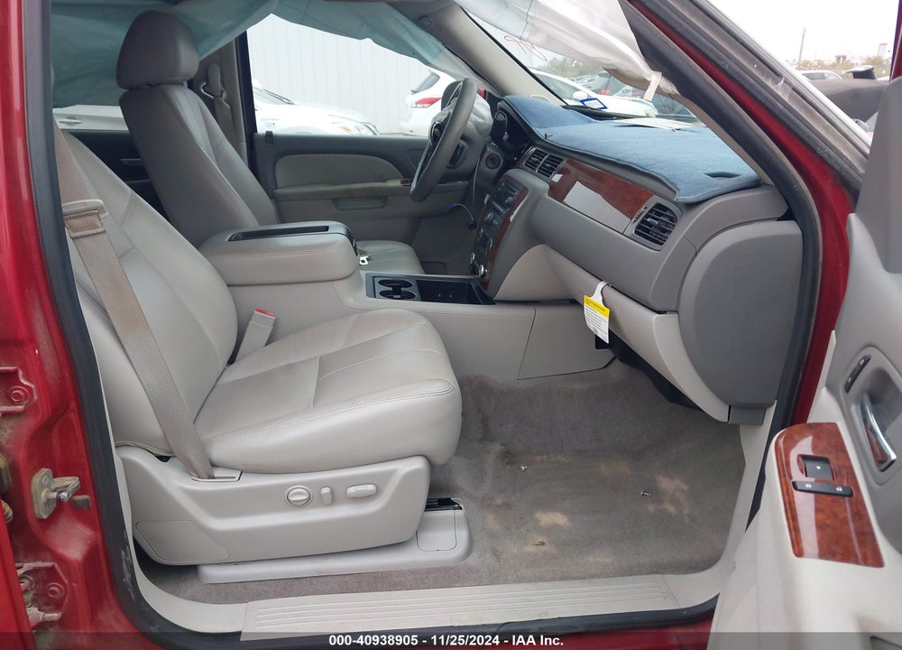 2013 CHEVROLET SUBURBAN 1500 LT VIN: 1GNSKJE73DR337611