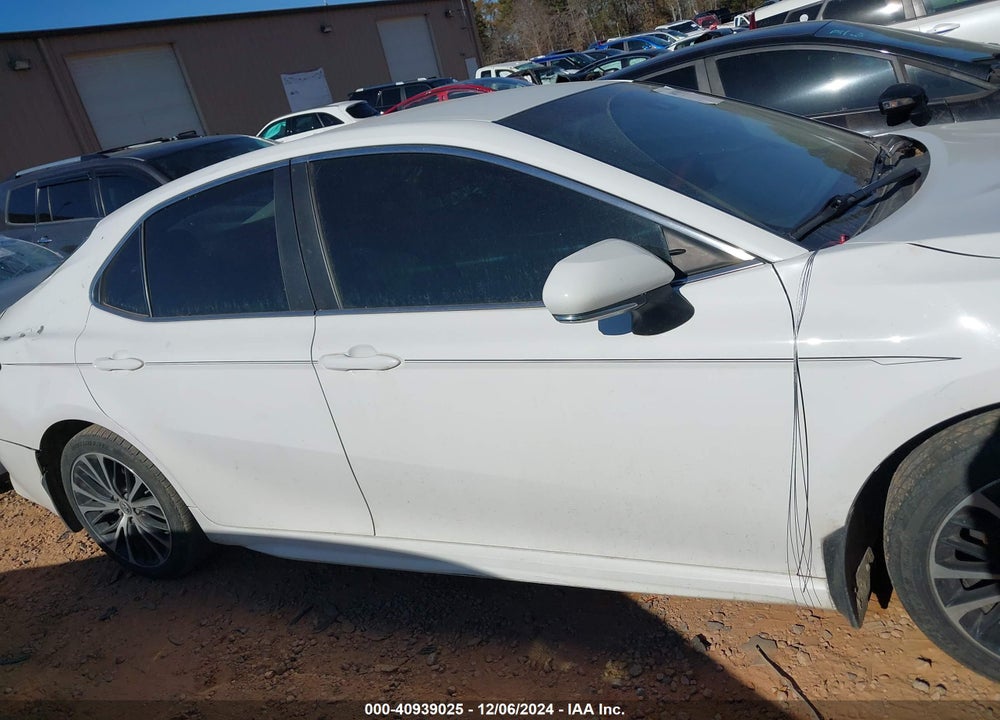 2018 TOYOTA CAMRY SE VIN: 4T1B11HK7JU620609