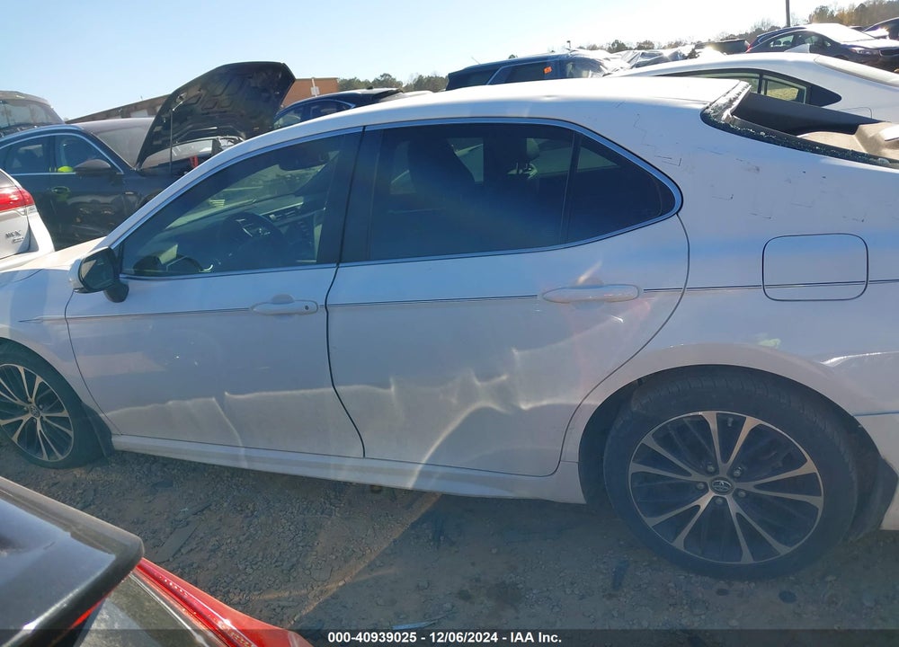 2018 TOYOTA CAMRY SE VIN: 4T1B11HK7JU620609