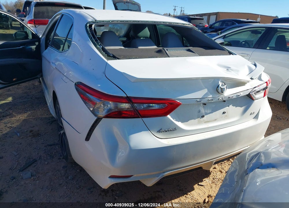 2018 TOYOTA CAMRY SE VIN: 4T1B11HK7JU620609