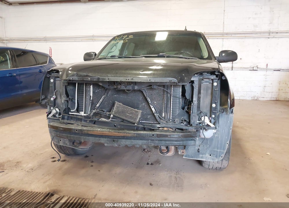 2011 GMC YUKON XL 1500 DENALI VIN: 1GKS2MEF0BR300132