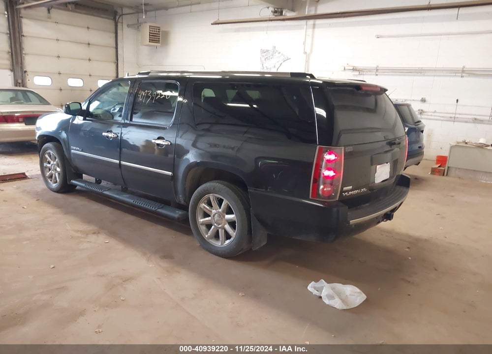 2011 GMC YUKON XL 1500 DENALI VIN: 1GKS2MEF0BR300132
