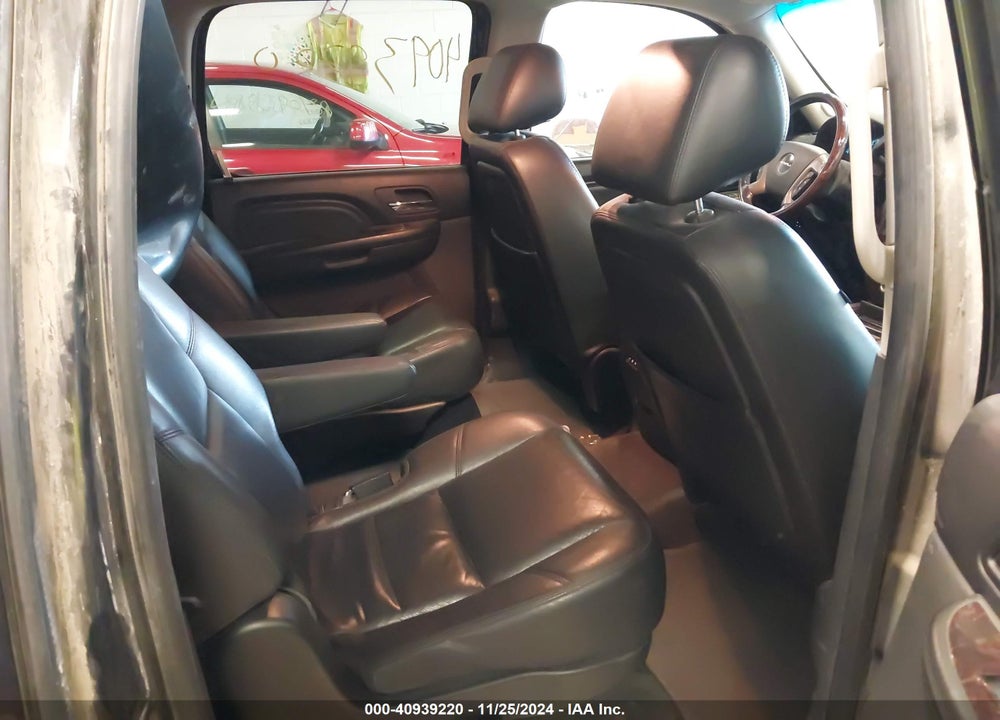 2011 GMC YUKON XL 1500 DENALI VIN: 1GKS2MEF0BR300132