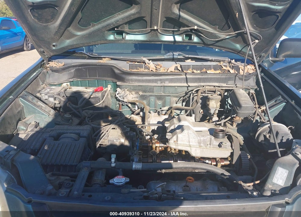 2000 HONDA CR-V LX VIN: JHLRD2847YS004497