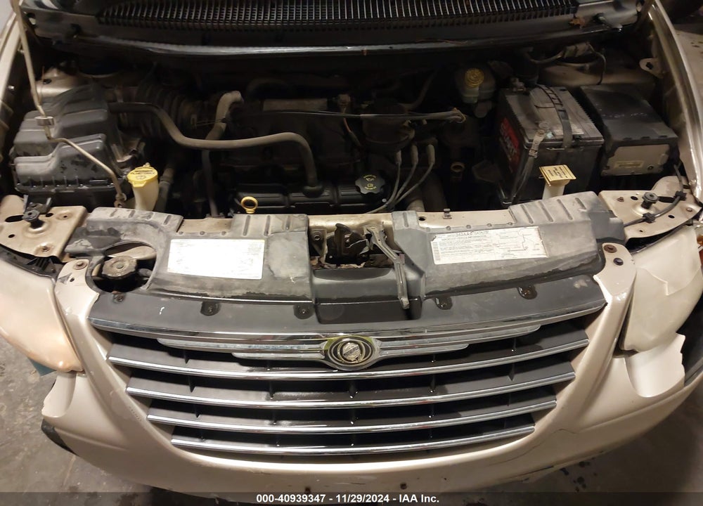 2005 CHRYSLER TOWN & COUNTRY LX VIN: 2C4GP44R55R421624