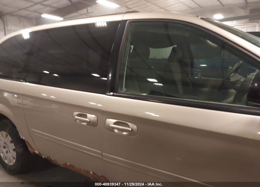 2005 CHRYSLER TOWN & COUNTRY LX VIN: 2C4GP44R55R421624