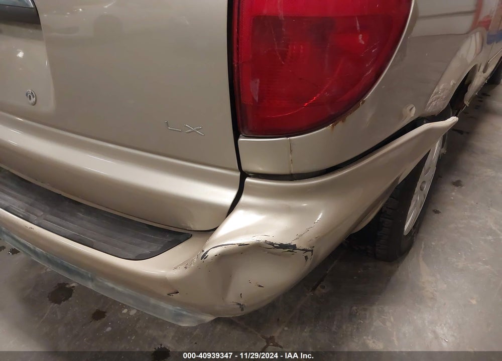 2005 CHRYSLER TOWN & COUNTRY LX VIN: 2C4GP44R55R421624