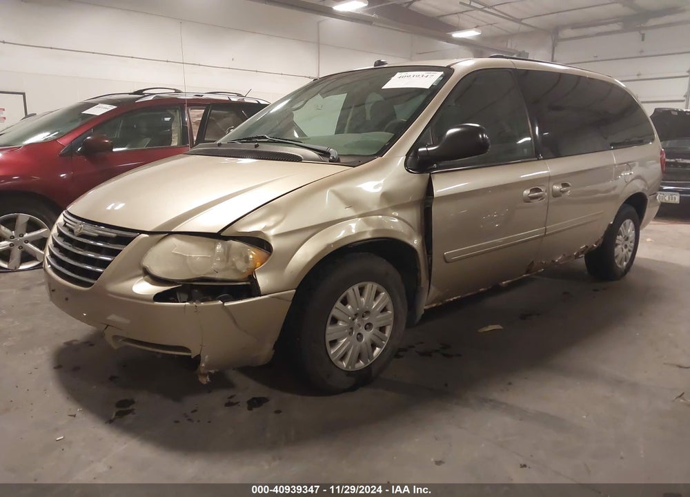 2005 CHRYSLER TOWN & COUNTRY LX VIN: 2C4GP44R55R421624