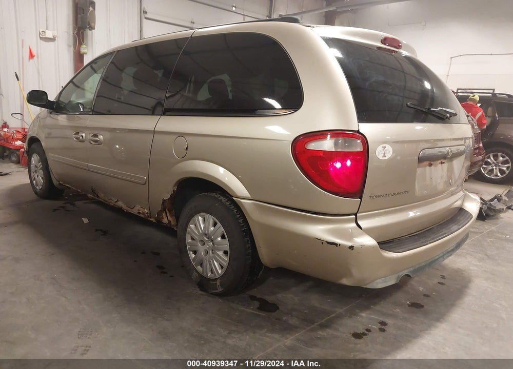 2005 CHRYSLER TOWN & COUNTRY LX VIN: 2C4GP44R55R421624