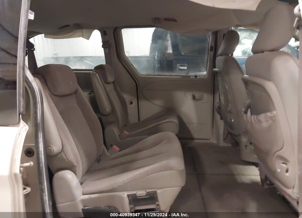2005 CHRYSLER TOWN & COUNTRY LX VIN: 2C4GP44R55R421624
