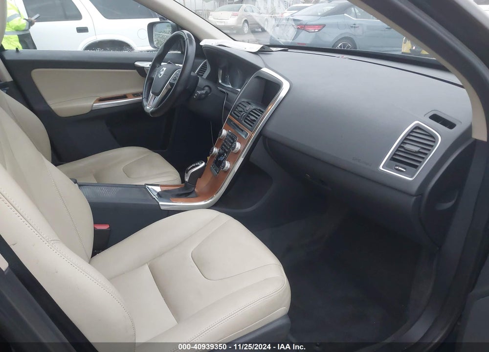 2017 VOLVO XC60 T5 INSCRIPTION VIN: YV440MDU7H2036156