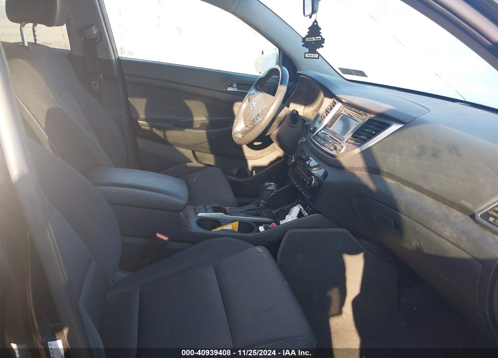 2017 HYUNDAI TUCSON SPORT VIN: KM8J3CA2XHU297128