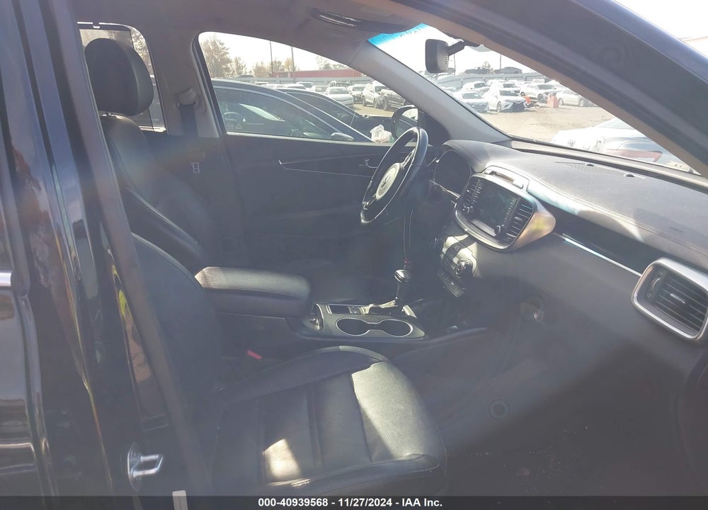 2016 KIA SORENTO 3.3L SX VIN: 5XYPK4A53GG100771