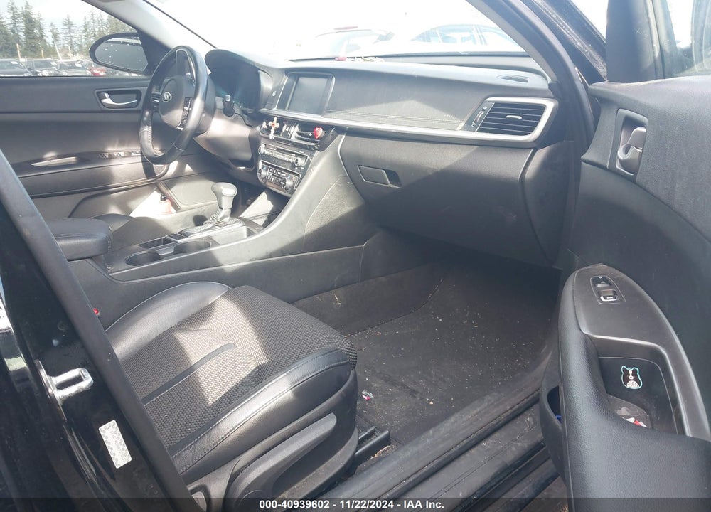 2019 KIA OPTIMA S VIN: 5XXGT4L36KG370132