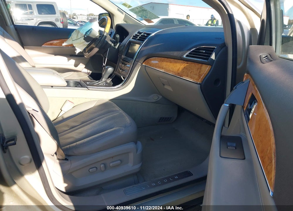 2011 LINCOLN MKX VIN: 2LMDJ6JK6BBJ12112