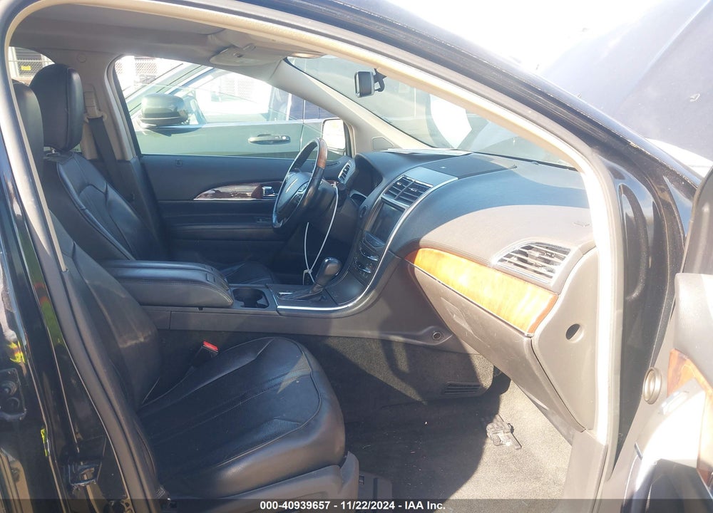 2011 LINCOLN MKX VIN: 2LMDJ8JK0BBJ16328