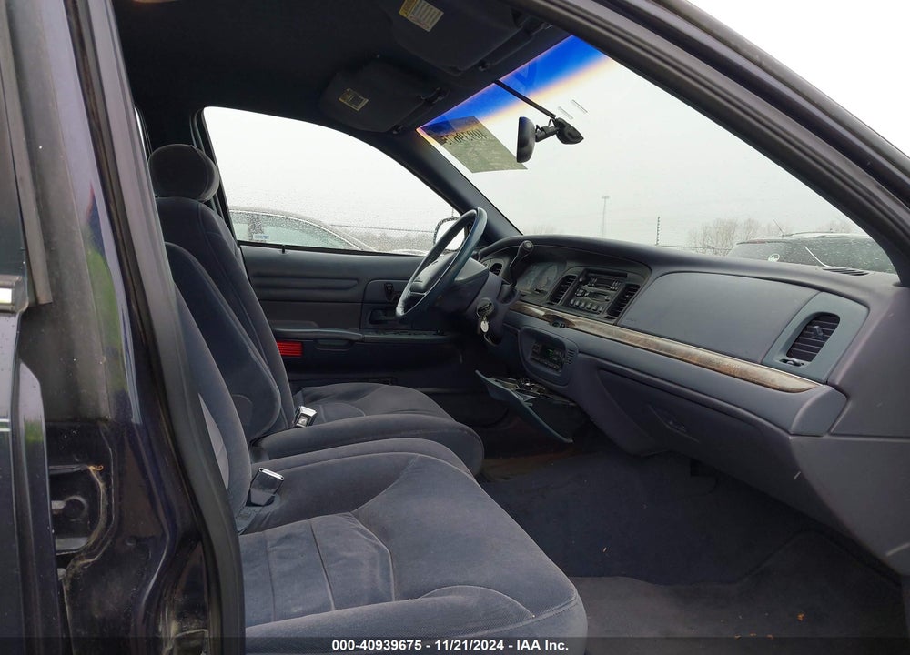 2000 FORD CROWN VICTORIA LX VIN: 2FAFP74W9YX132447