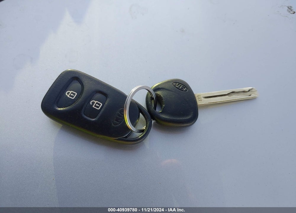 2013 KIA SORENTO LX VIN: 5XYKT4A65DG320053