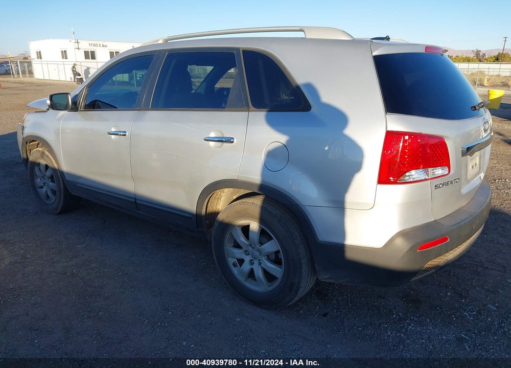2013 KIA SORENTO LX VIN: 5XYKT4A65DG320053