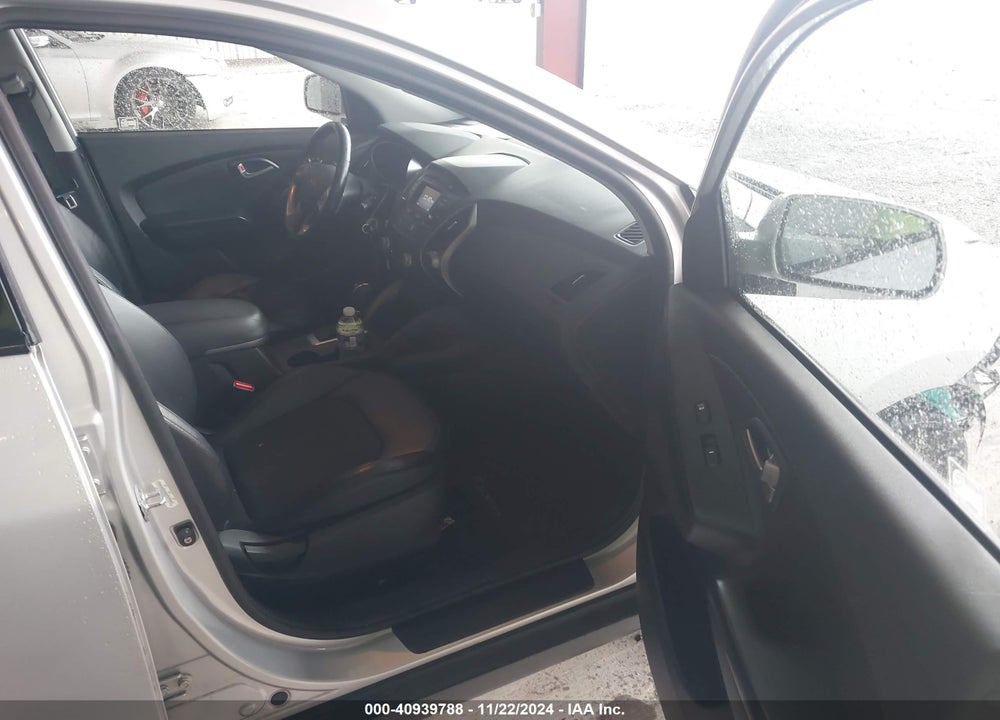 2015 HYUNDAI TUCSON SE VIN: KM8JUCAG6FU017954