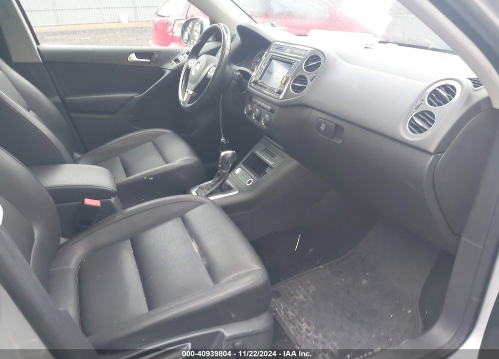 2016 VOLKSWAGEN TIGUAN SE VIN: WVGBV7AX9GW607631