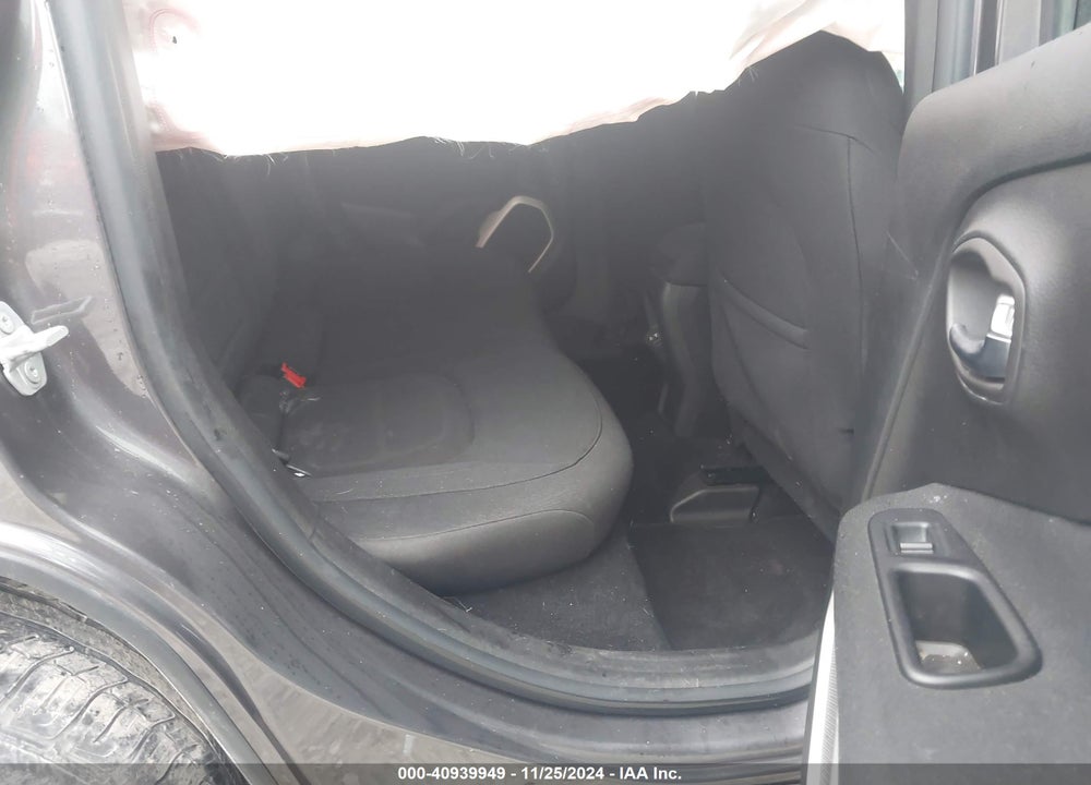 2018 JEEP RENEGADE LATITUDE FWD VIN: ZACCJABB9JPH10590