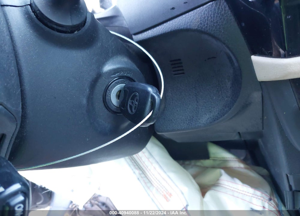 2014 TOYOTA COROLLA LE VIN: 5YFBURHE7EP033818