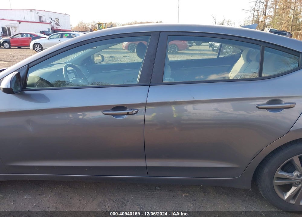 2017 HYUNDAI ELANTRA VIN: KMHD84LF3HU164151