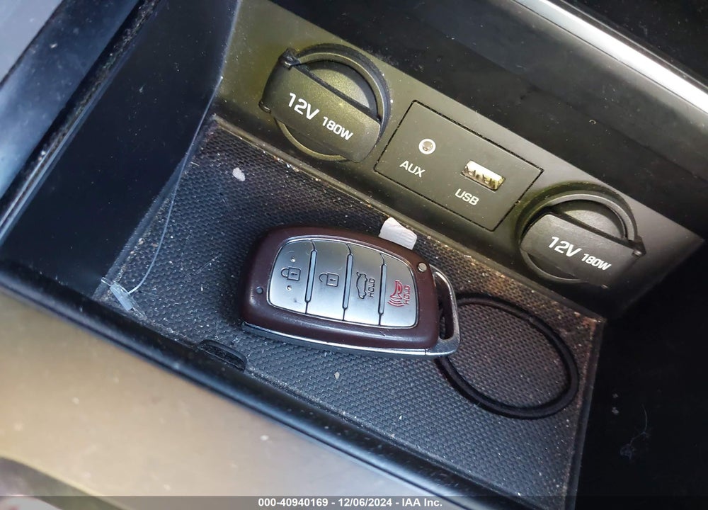 2017 HYUNDAI ELANTRA VIN: KMHD84LF3HU164151